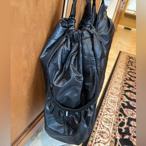 CHAMPION Trendy Luxury Chic LG Black with Pink Lining Puffer Tote Bag - Picture 13 of 16